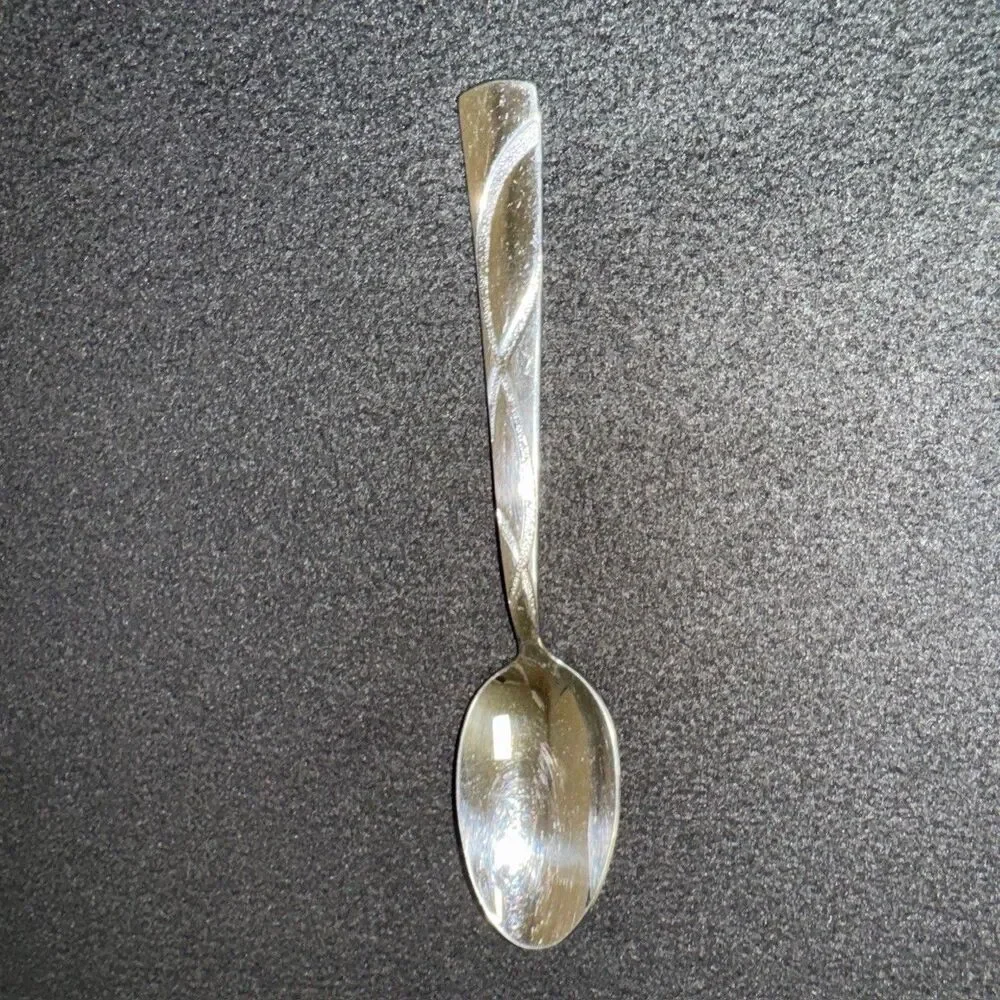 Lenox Spoon Flatware Silverware Curve Wave Pattern Handle Modern Table Metallic
